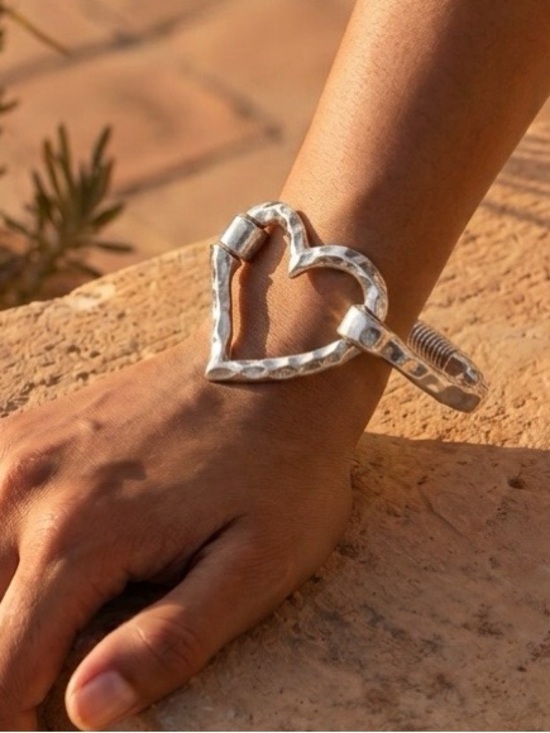 The Unbranded Brand Jewelry - Hammered Gold or Silver Heart Bracelet